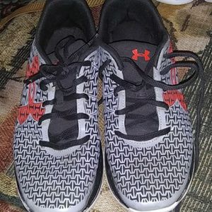 under armour youth shoes